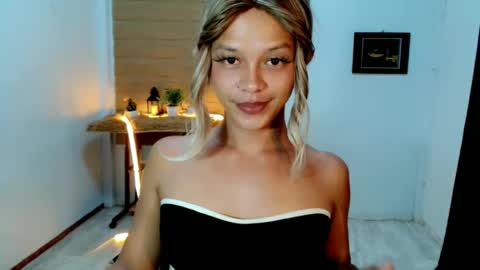 kendra_lunaxx online show from 20, 5, 2026