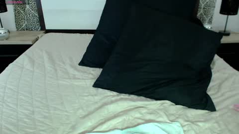 Snapshot of kendra_squirts chatting on 8, 5, 2026 Kendra online show from 8, 5, 2026