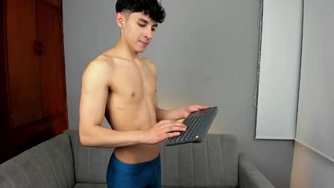Snapshot of kens_boys chatting on 5, 3, 2025 Jeronimo y Felipe online show from 5, 3, 2025