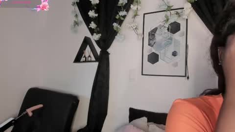 Snapshot of kentha_mitchellss chatting on 27, 4, 2026 KENTHA online show from 27, 4, 2026
