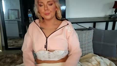 Snapshot of kenzieaspel chatting on 12, 7, 2026 Kenzie online show from 12, 7, 2026