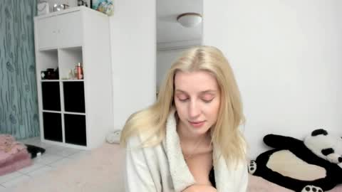 Snapshot of kenziedawton chatting on 18, 5, 2026 Kenzie online show from 18, 5, 2026