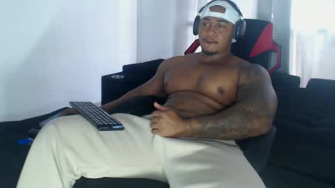 Snapshot of kerlinn2711 chatting on 27, 2, 2025 dany wolf002 online show from 27, 2, 2025