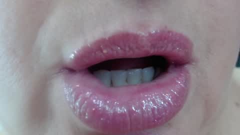 Snapshot of kerly_doll chatting on 10, 1, 2025 K E R L Y online show from 10, 1, 2025