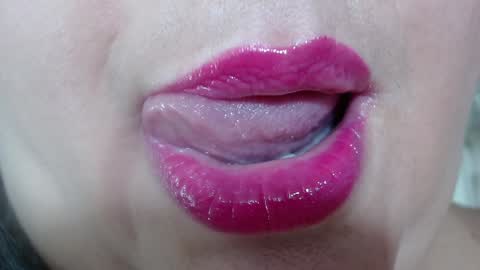 Snapshot of kerly_doll chatting on 10, 1, 2025 K E R L Y online show from 10, 1, 2025