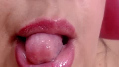 Snapshot of kerly_doll chatting on 12, 1, 2025 K E R L Y online show from 12, 1, 2025