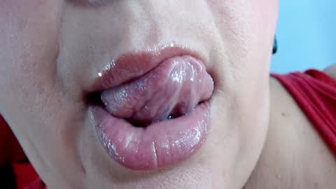 Snapshot of kerly_doll chatting on 14, 1, 2025 K E R L Y online show from 14, 1, 2025