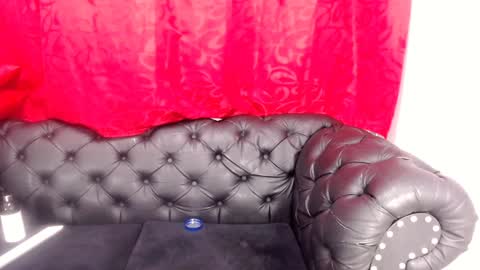 Snapshot of kerly_doll chatting on 14, 1, 2025 K E R L Y online show from 14, 1, 2025