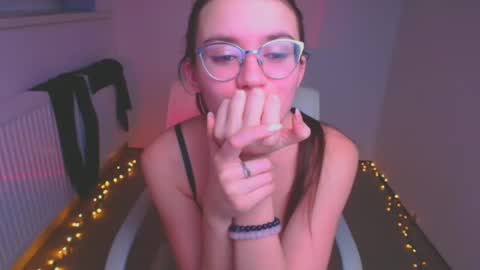 Snapshot of ketrin_pirsss chatting on 5, 1, 2025 Ketrin online show from 5, 1, 2025