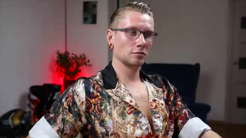 Snapshot of kevin_park chatting on 13, 10, 2025 Kev online show from 13, 10, 2025