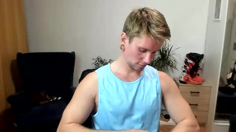 Snapshot of kevin_park chatting on 30, 10, 2025 Kev online show from 30, 10, 2025