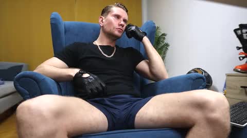 Snapshot of kevin_park chatting on 13, 11, 2025 Kev online show from 13, 11, 2025