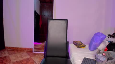 Snapshot of keyla_milf chatting on 4, 12, 2025 Keila Milf online show from 4, 12, 2025