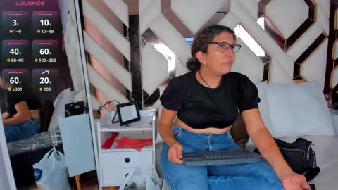 Snapshot of keyla_milf chatting on 19, 12, 2025 Keila Milf online show from 19, 12, 2025