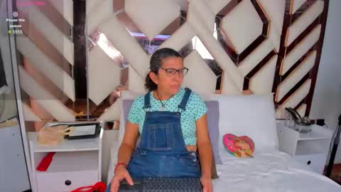 Snapshot of keyla_milf chatting on 23, 12, 2025 Keila Milf online show from 23, 12, 2025