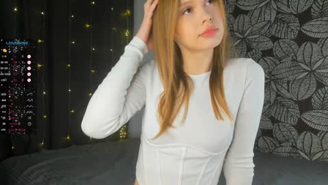 Snapshot of keylalong chatting on 19, 1, 2025 Hi Im Mary Glad to see you in my room PVT is open online show from 19, 1, 2025