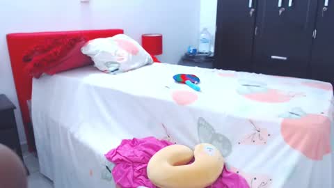 Sandy Saenz online show from 20, 2, 2025