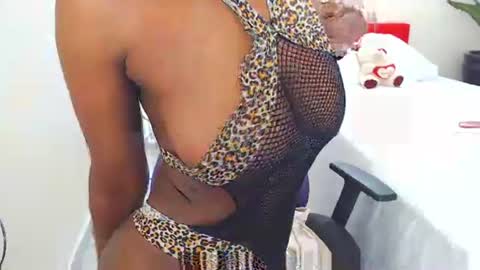 Sandy Saenz online show from 24, 11, 2025