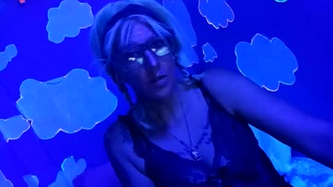 Snapshot of kikilovespartylights chatting on 2, 8, 2026 kikilovespartylights online show from 2, 8, 2026