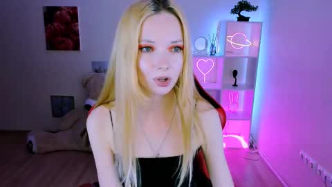 Snapshot of kim_boyd chatting on 19, 2, 2025 kim_boyd online show from 19, 2, 2025