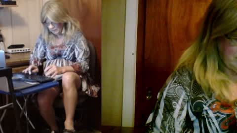 Snapshot of kim_crossdresser1 chatting on 19, 12, 2024 kim crossdresser no nude room and clean chat only. online show from 19, 12, 2024