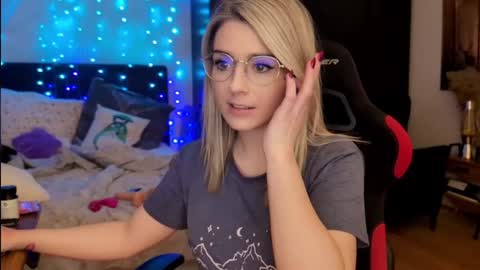 Wolfs Girl online show from 19, 3, 2026