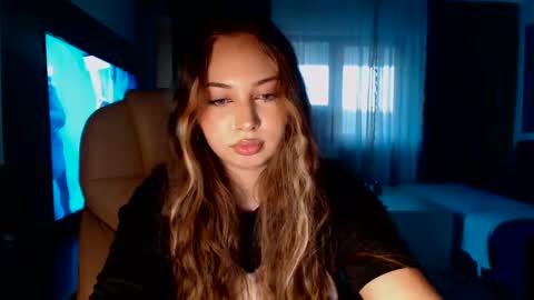 Kim Lee  online show from 12, 1, 2025