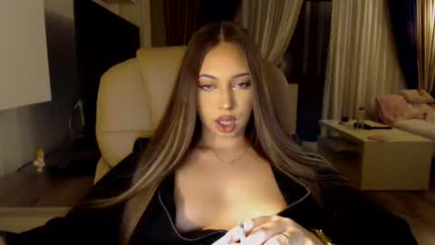 Kim Lee  online show from 20, 2, 2025