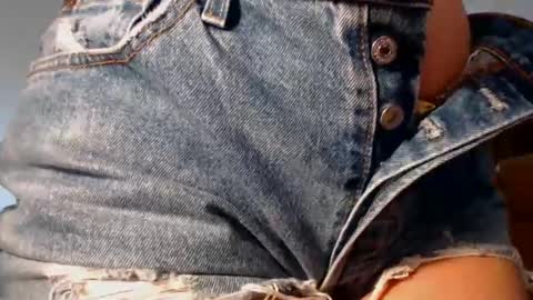 Kim Lee  online show from 7, 3, 2025