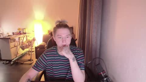 Snapshot of king_moris chatting on 3, 12, 2024 king_moris online show from 3, 12, 2024