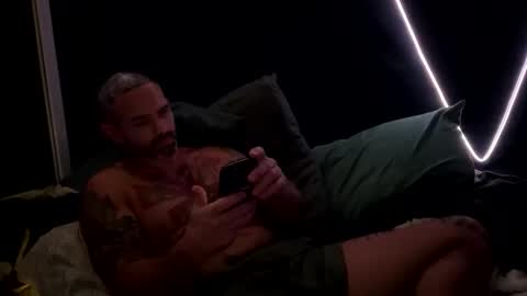 Snapshot of kingemul chatting on 28, 10, 2025 Emul King online show from 28, 10, 2025