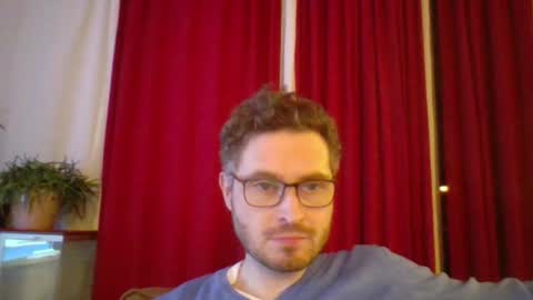 Snapshot of kinksubbydubby chatting on 21, 11, 2025 kinksubbydubby online show from 21, 11, 2025