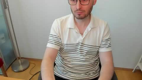 Snapshot of kinksubbydubby chatting on 22, 4, 2026 kinksubbydubby online show from 22, 4, 2026