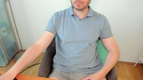 Snapshot of kinksubbydubby chatting on 8, 6, 2026 kinksubbydubby online show from 8, 6, 2026