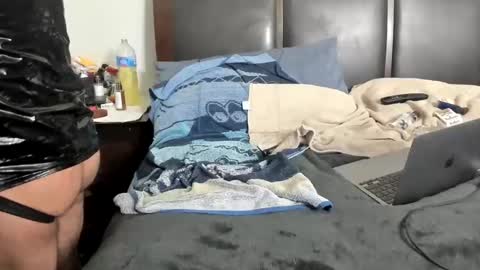 Kinkyguy323232 online show from 1, 1, 2025