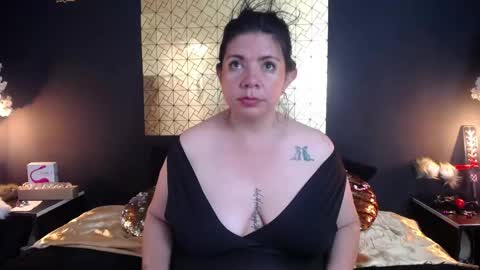 Snapshot of kinkyy_mom chatting on 15, 4, 2026 kinkyy_mom online show from 15, 4, 2026