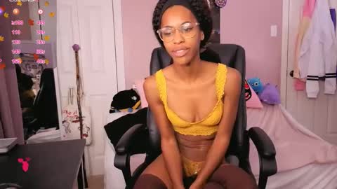 Snapshot of kira21_13 chatting on 16, 11, 2025 Kira21 13 online show from 16, 11, 2025