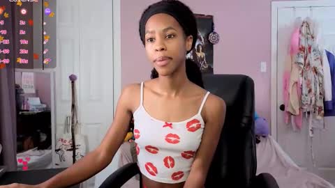 Snapshot of kira21_13 chatting on 19, 11, 2025 Kira21 13 online show from 19, 11, 2025