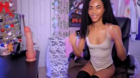 Snapshot of kira21_13 chatting on 14, 12, 2025 Kira21 13 online show from 14, 12, 2025