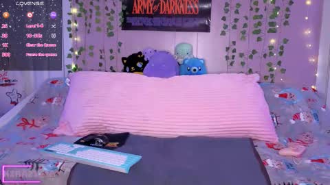 Snapshot of kira21_13 chatting on 22, 12, 2025 Kira21 13 online show from 22, 12, 2025