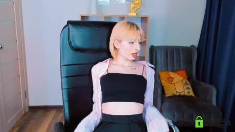 Snapshot of kira__cutie chatting on 28, 4, 2026 Kira online show from 28, 4, 2026