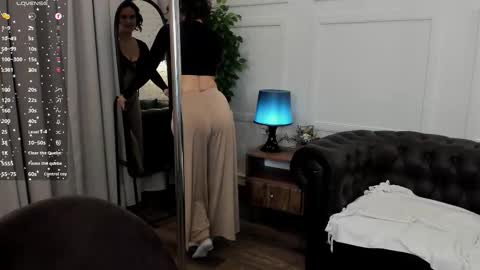 Snapshot of kira_energy chatting on 27, 11, 2025 kira_energy online show from 27, 11, 2025