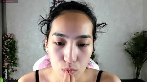 Snapshot of kira_lilian chatting on 13, 10, 2025 Aura online show from 13, 10, 2025