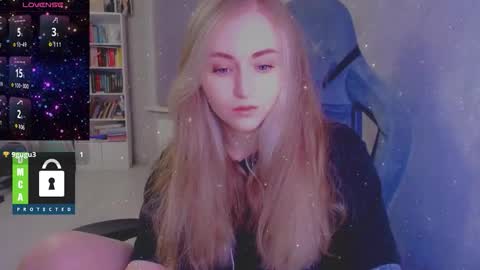 Snapshot of kira_love_sleep chatting on 3, 11, 2025 you know thumb up me please its important online show from 3, 11, 2025