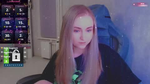 Snapshot of kira_love_sleep chatting on 14, 11, 2025 you know thumb up me please its important online show from 14, 11, 2025