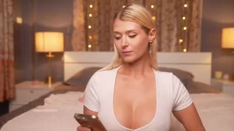 Snapshot of kirabl00m chatting on 20, 6, 2026 kira bloom online show from 20, 6, 2026