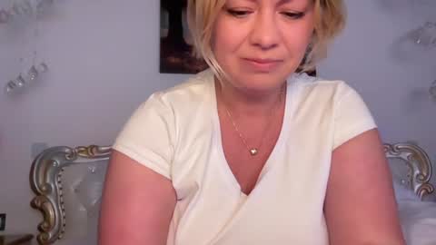 KiraDivine online show from 28, 11, 2025