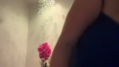 KiraDivine online show from 2, 2, 2026