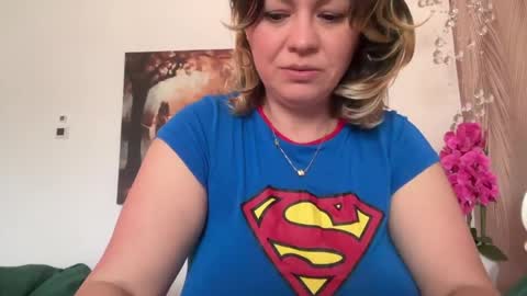 KiraDivine online show from 4, 4, 2026