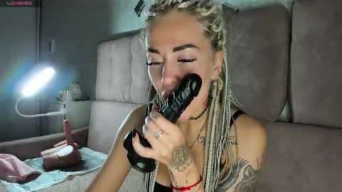 Snapshot of kiramagnolia chatting on 2, 7, 2026 Kira online show from 2, 7, 2026